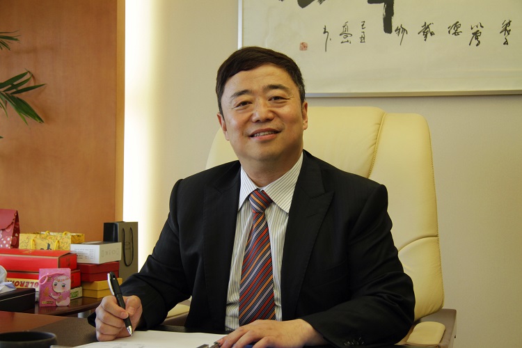 谢总工作照